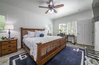 Charming Cottage-Backs the Nat.Forest with Spa, AC/Heat, Fire Pit and Game Room!