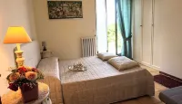 Apartment in a house with garden and view of the lake