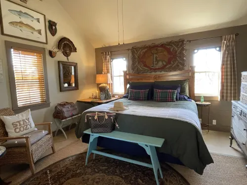 Byrd + Branch "Guest Favorite" King Cabin Near Downtown & Wine Trail, sleeps 3