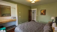 Jasper's Hideout: Historic home between Bryce Canyon and the Grand Staircase. Hotels near Rainbow Point