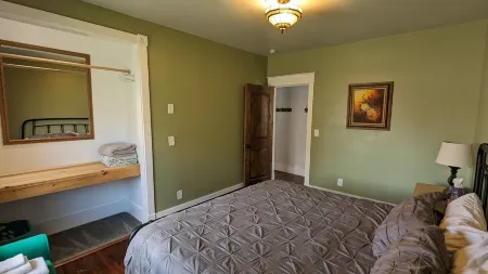 Jasper's Hideout: Historic home between Bryce Canyon and the Grand Staircase.