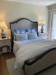 Enjoy a Lake Toxaway Escape at 3 bedroom lakefront condo. Hotels in Hogback