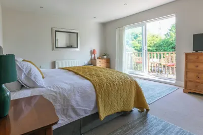 Riverside escapeIden Rye Hotel dekat Pett Level Beach