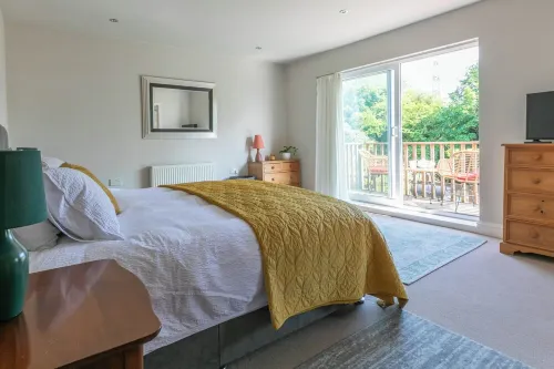 Riverside escapeIden Rye