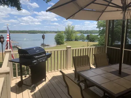 THE Premier Clemson /Seneca Lake Home Отели рядом с достопримечательностью «Дайк»