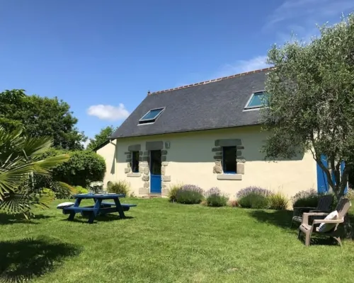 Charming house PLAGE de TRONOEN: countryside by the sea and absolute peace and quiet! Hotels in Plomeur