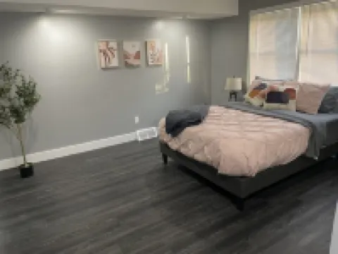 Lovely 3 Bedroom, Close to Everything!!