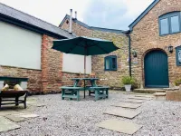 Stylish & Rural - 3 Bedroom Country Cottage Hotels near Bees for Development
