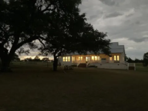 Spacious 4 Bedroom House - 3/4 Mile to Round Top Center! - 4-Star