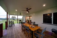 Recently renovated cottage, enjoy a bath with a view