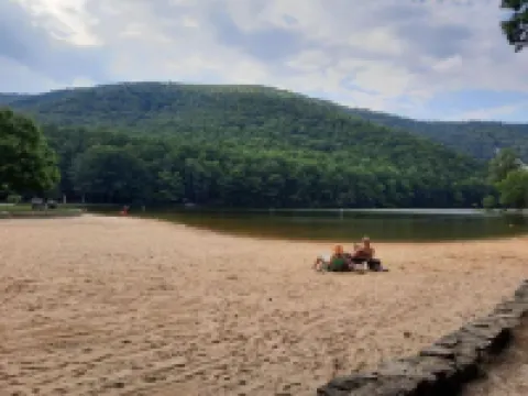 Cozy Country small two bedroom home. 마시스 밀 호텔