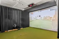 Spacious 5-bedroom house with Golf simulator in Berlin