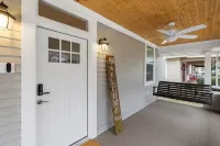 Luxurious + Spacious 3 BR In Midtown, LARGE backyard, Near food+Bar - Holiday bungalows
