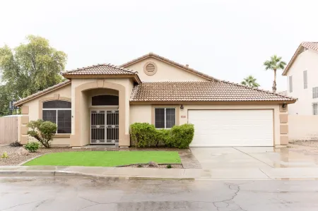 Travelers Paradise - A 5 Star Poolside Resort Getaway Отели в г. Чендлер