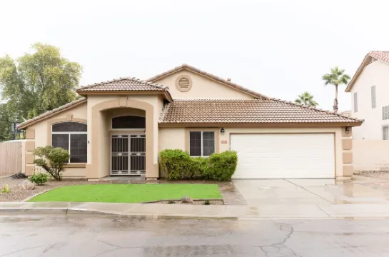 Travelers Paradise - A 5 Star Poolside Resort Getaway