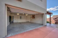 DW6  Private Hot Tub, En-Suite Bathroom for Each Bedroom, Near Arches Park!