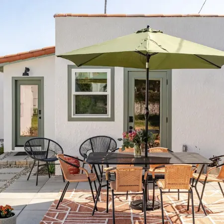 Dog Friendly Midtown Spanish Bungalow + EV charger