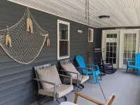 Trail Riders Retreat! Hatfield McCoy Trails. Private Pool. Loads of Parking! Hotels in Tug Hardee