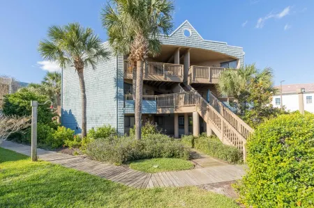 Direct Private Beach Access - Newly Renovated Condo - Heated Pool