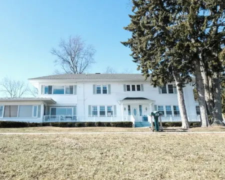 Beautiful 2 bed, 2 bath condo on St Clair River in Marysville, MI - U1 Hotels in Marysville