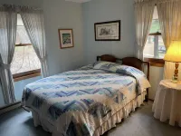 Peaceful home on quiet lake – year round fun!