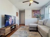 Cozy 2-bedroom apartment with WiFi, AC, walk to UK Campus/Hospital, near St. Joe