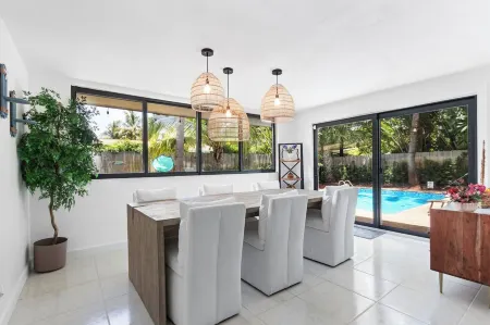 Tropical Beach House!