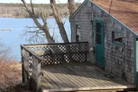 Cozy Cottage   with Spectacular Salt Water  View / 4 Kayaks Available/