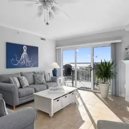 The Squiddly of Bahia Vista- spacious 3 Br/2bath