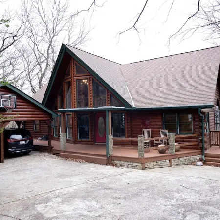 "View on a Whim” Luxury Cabin with Breathtaking Views, Theatre, Hot Tubs, Hiking