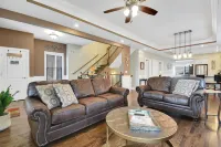 5 Star Upscale Entire Family Neighborhood Home