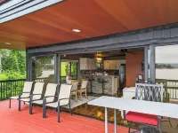 Cheerful 1-Bedroom 2-Bath Lake House Experience!!!