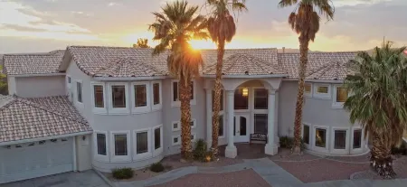 Golf Mansion • 7Br • 12 Beds • Luxe• 7 Golf Courses Within 3 Miles Отели рядом с достопримечательностью «Splash Pad»