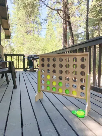 New! Terrys Treehouse | Dog Friendly | Cozy Cabin Отели в г. Твейн Харт