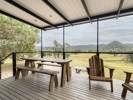 Sugarloaf Off Grid Tiny House - Secluded Luxury! Отели в г. Джоадджа