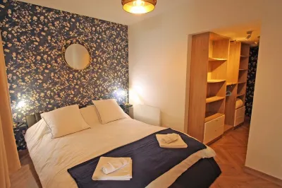 Loft, "Le Cosy" Coeur de Ville au Calme Avec Stationnement Privé Hotels near Museum of the Resistance et of the Deportation