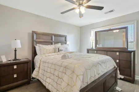 The Gray Retreat - Luxury Condo