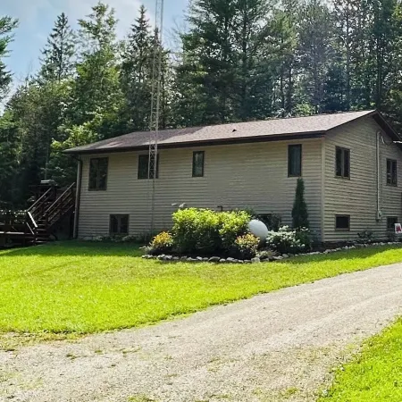 Whispering Pines By The Bay, quiet seclusion near water and town
