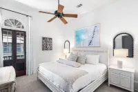 Rosemary Beach Home and Carriage House Sleeps 16 with private pool and courtyard