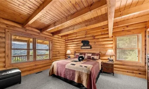 BABY BEAR’S CABIN, REAL LOG CABIN, SPECTACULAR VIEWS, HOT TUB, FIRE PIT