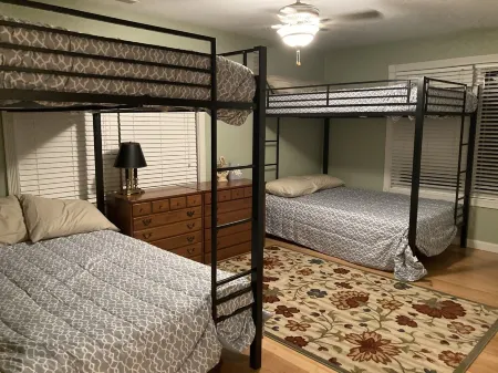 Stunning home with huge game room plenty of space for relaxing and fun.Sleeps 14 Отели рядом с достопримечательностью «Premier Rental-Purchase»