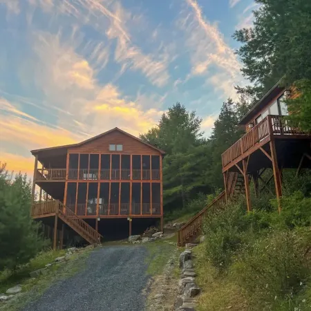 Entire Cabin in Lost River w/ fire pit + pet friendly!