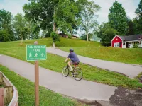 The Biketrail Bungalow-easily accessible and convenient to everything Hotels in Townsend