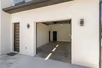 All New spacious cozy in-law suite 1BD minutes to highway 485 & 74 Renfrow Hardware附近的飯店