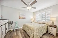 🏖 3BR/3BA 👀 Ground Floor @ Pinnacle Port ☀️ 🐚 50 🩴🩴 to the sand Hotels in Sunnyside