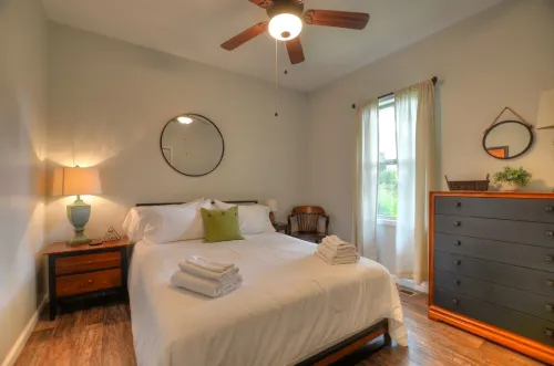 Secluded Creekfront Cabin Mountain Views.• Easy Access for Cars/Cycles•Near TOTD