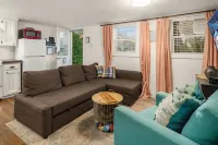 Private 5 Star One Bedroom Bungalow near the Airport/Ocean and 15 min to Seattle