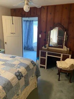 Cow Creek Farmhouse w/Kitchenette spacious quit countryside