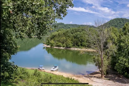 Tiny House on Center Hill Lake