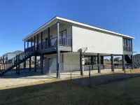 " Salt Life Retreat " Waterfront home with boathouse in Angler Bay / Hackberry